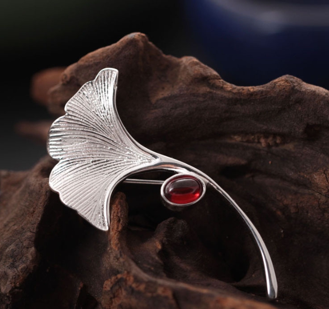 イチョウのブローチ