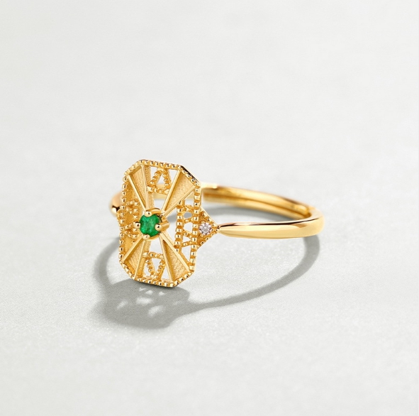 透かしのリング