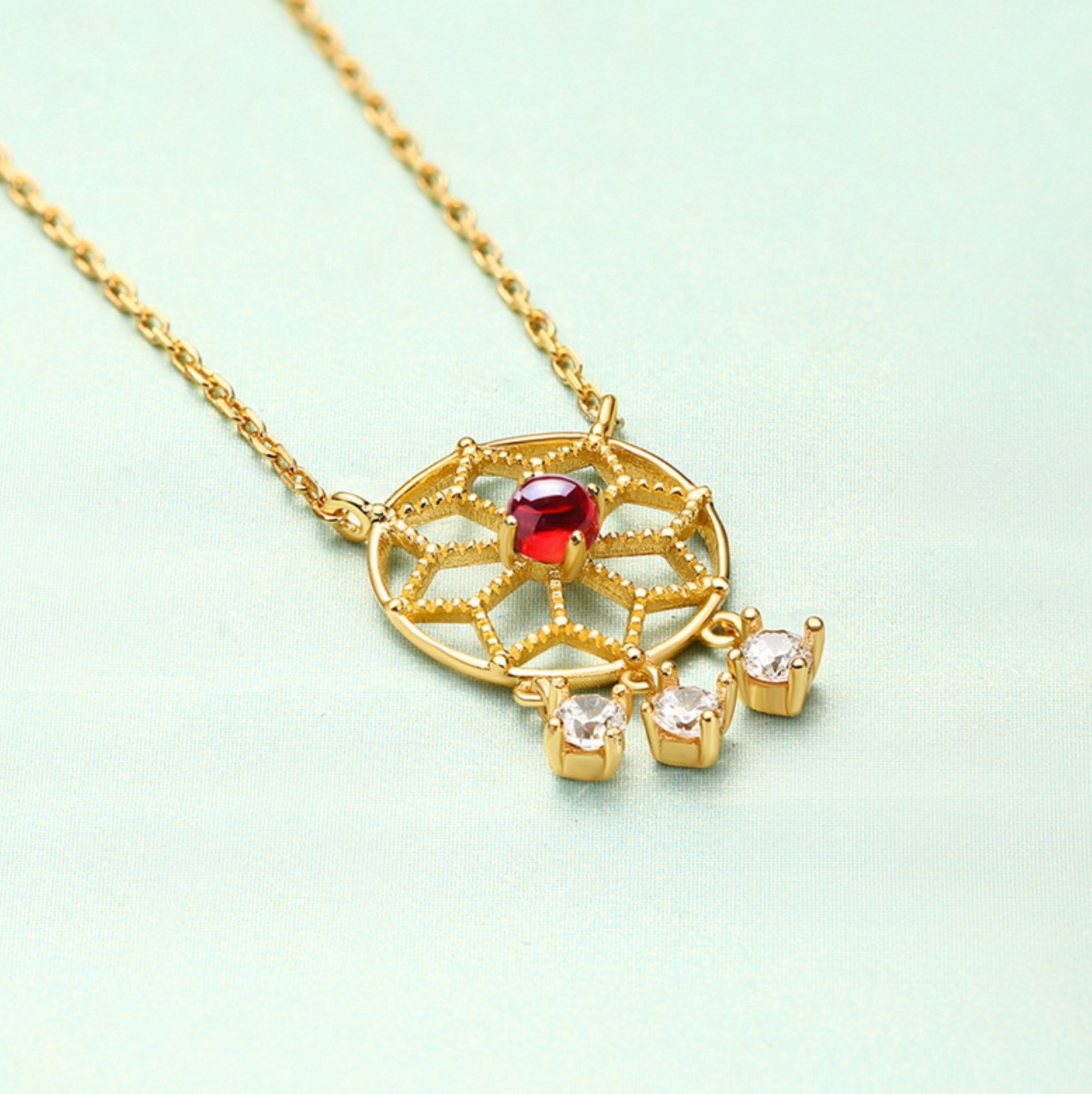 ガーネットのペンダント