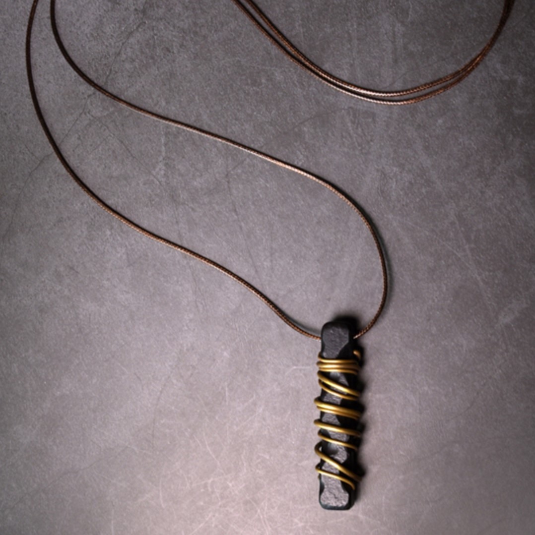 黒檀　ペンダント　黄銅　おしゃれ　0097