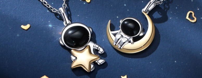 宇宙への憧れを叶える!トレンドの宇宙デザインアクセサリー特集