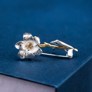 ユリのブローチ　百合　シルバー　C009