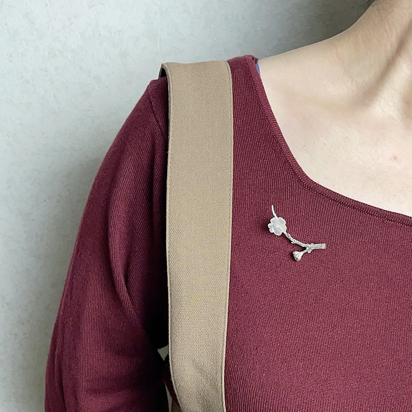 サンカヨウのブローチ