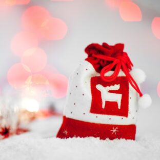 彼女が喜ぶクリスマスプレゼント　思いを込めたアクセサリー