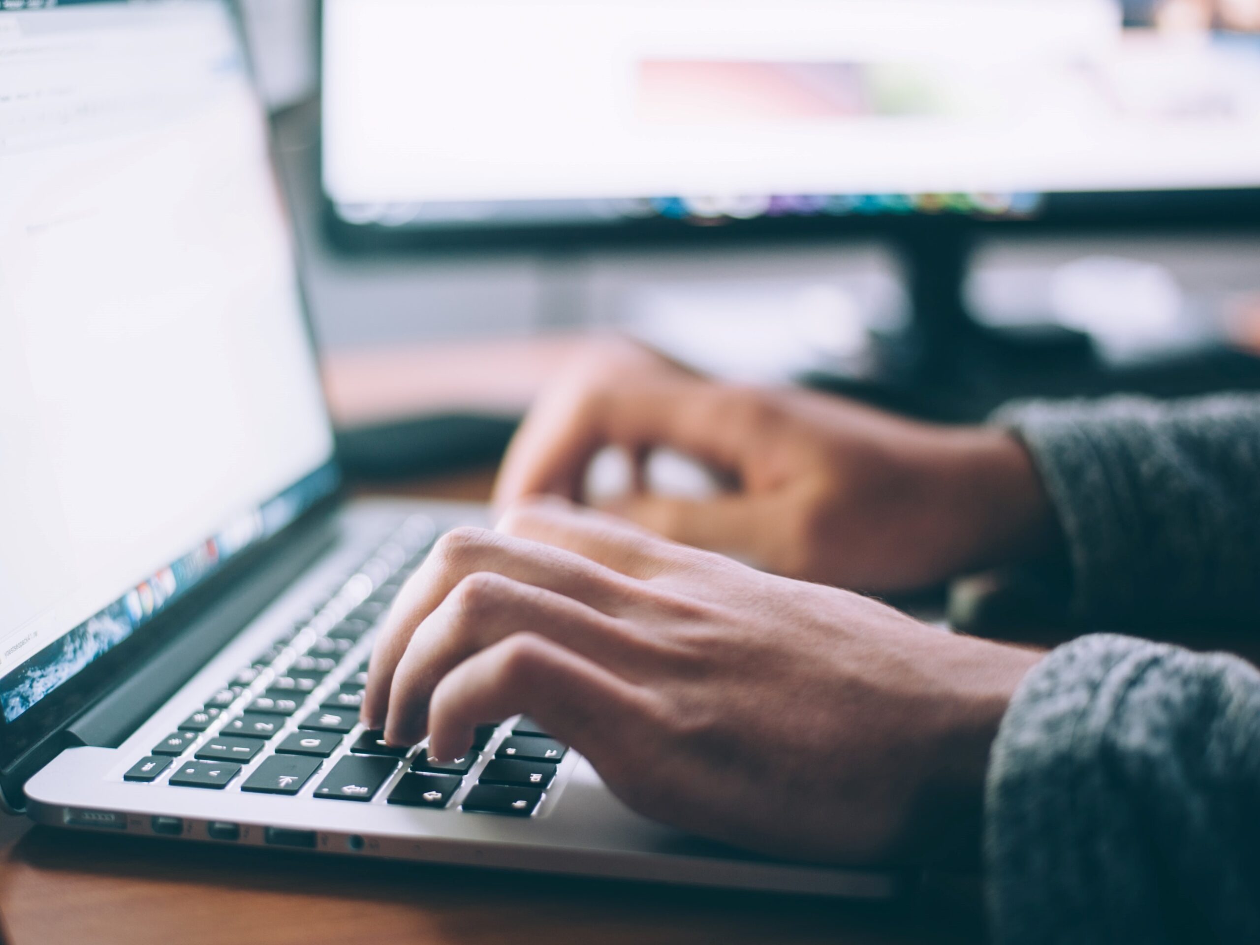 8:00 メールチェック、スケジュール確認