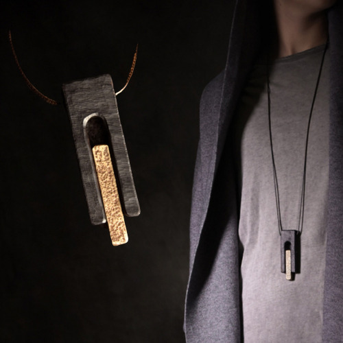 黒檀のペンダント