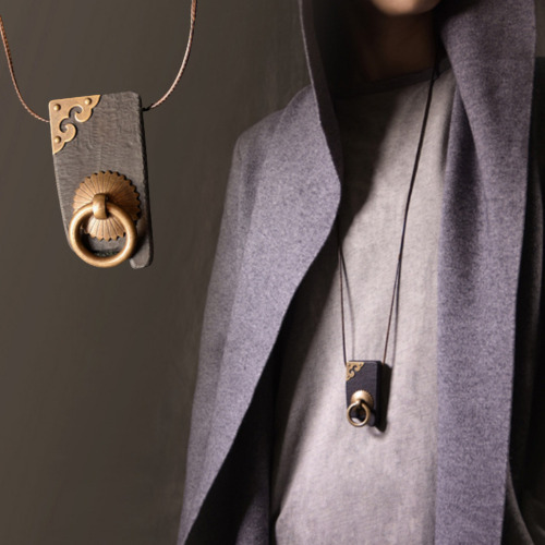 黒檀のペンダント