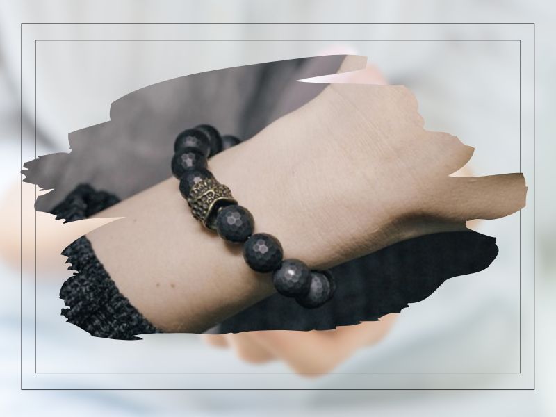 スタイリッシュでシンプルなブレスレット