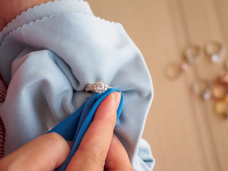 ピアスのお手入れ方法