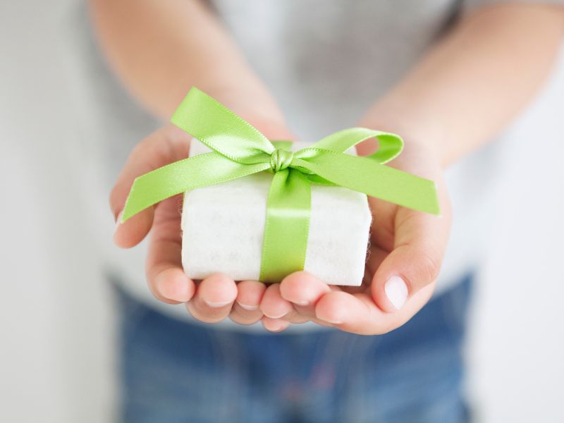 このピアスをプレゼントとして贈る際のポイント