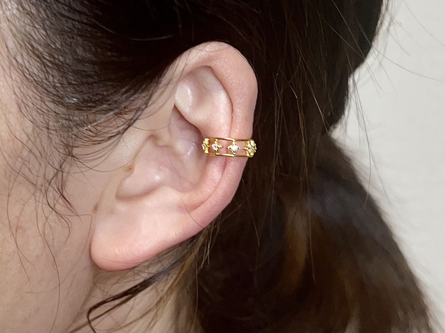 緩い場合は、指でつまんでからしっかりと押し付ける