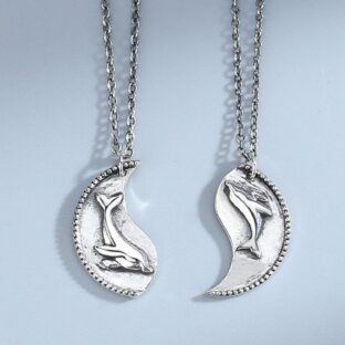 ペアネックレス『海の絆』- クジラモチーフで愛と勇気を象徴するN097