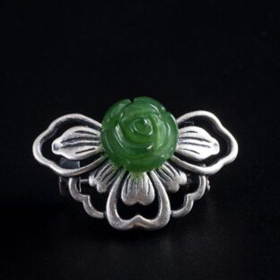 薔薇と蝶々シルバーブローチ - 優雅さと繊細さを引き立てる　C039