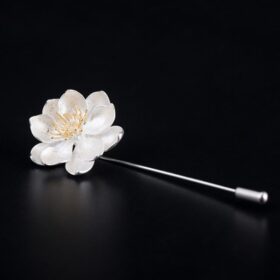 蓮の花のブローチ - 気品と美しさを身に着けることで魅力をアップ　C040
