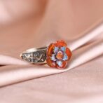 花のリング - 七宝焼の光沢が瑪瑙の深い色合いと見事に調和 R331 花のリング - 七宝焼の光沢が瑪瑙の深い色合いと見事に調和 R331