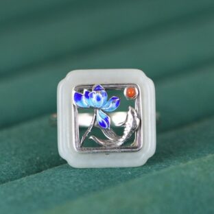 蓮の花と鯉のリング – 光の反射によって輝きが増し、手元に華やかを添え R334