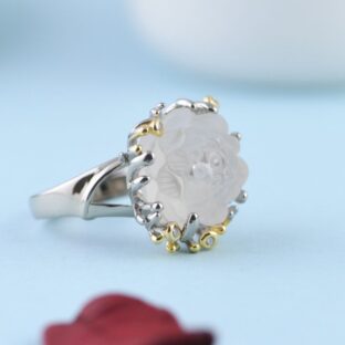 蓮の花のリング – 水晶の透明感と蓮の花の優雅さが調和した逸品 R337