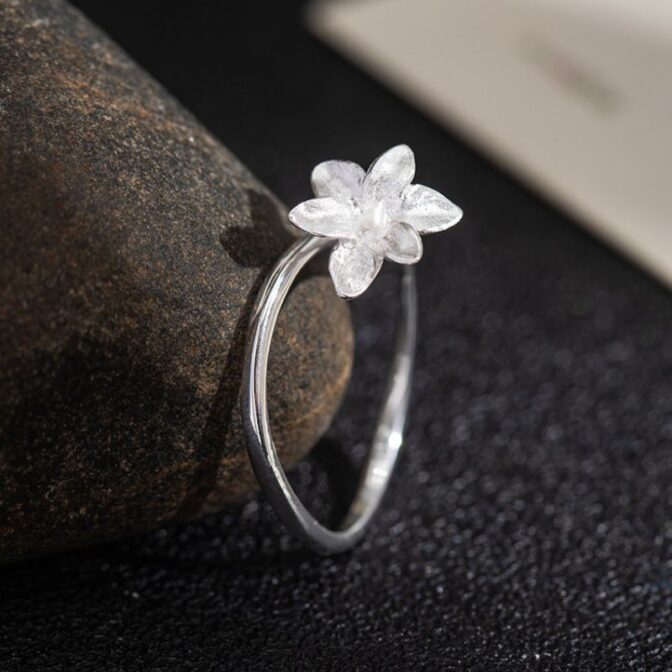 ヒヤシンスのリング – まるで本物の花を指に纏うかのように R356 | オリジナルアクセサリーブランド｜Vary