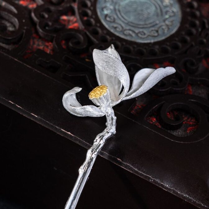 蓮の花のかんざし – 蓮の優雅さと調和を巧みに表現 K175