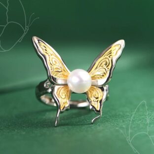 蝶々のリング - パールの柔らかな輝きが優雅さを加え　R366