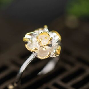 牡丹のリング - 手元に華やかさを添える　R371