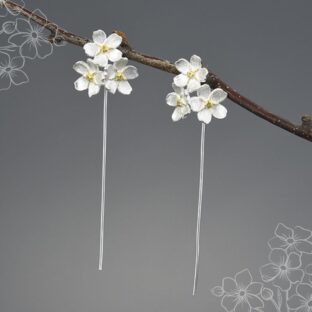 ワスレナグサのピアス - 耳を華やかさを添える　R418