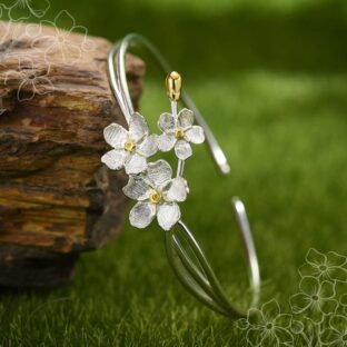 ワスレナグサのバングル - 毎日のおしゃれに華を添えてくれる　R420