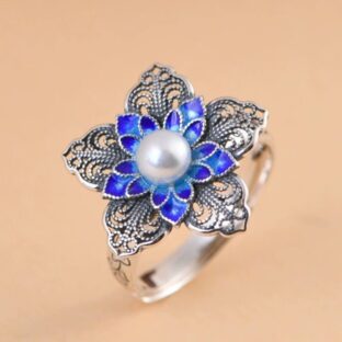 ペンタスの花のリング - 個性と美しさが一層引き立つ　R429