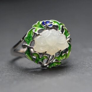 蓮の花のリング - 自然の美しさと職人の技を見事に融合　R436