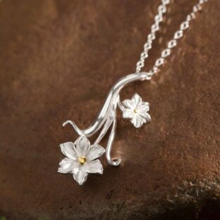 水仙のペンダント - 優雅さと自然の美しさを同時に感じる　N150