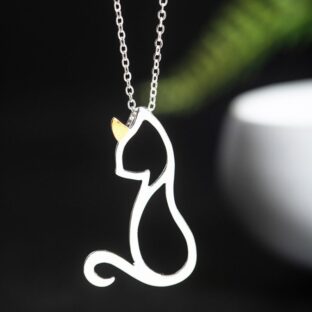 可愛い猫のペンダント - シンプルでありながら存在感がある　N152