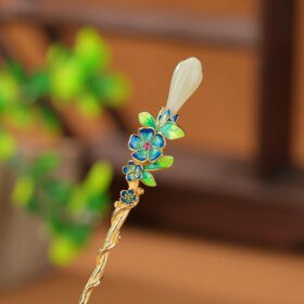 ハクモクレンのかんざし - 伝統を大切にしつつ、現代的な感性を取り入れた　K199