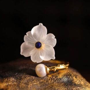 百合の花のリング - 特別な日の贈り物や自身へのご褒美としても最適 R442