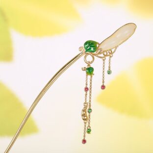 豆のかんざし – 葉っぱは七宝焼で鮮やかな緑に仕上げる　K206