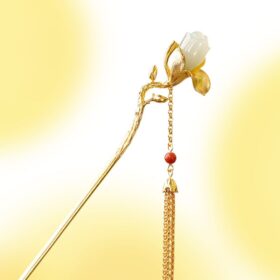 木蓮の花のかんざし - 伝統とモダンが融合した独特のスタイル　K208